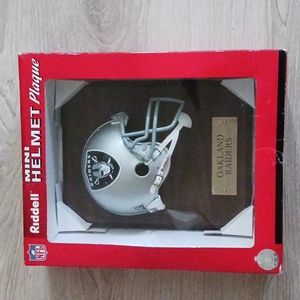 Riddell Oakland Raiders Mini Helmet Wall Plaque